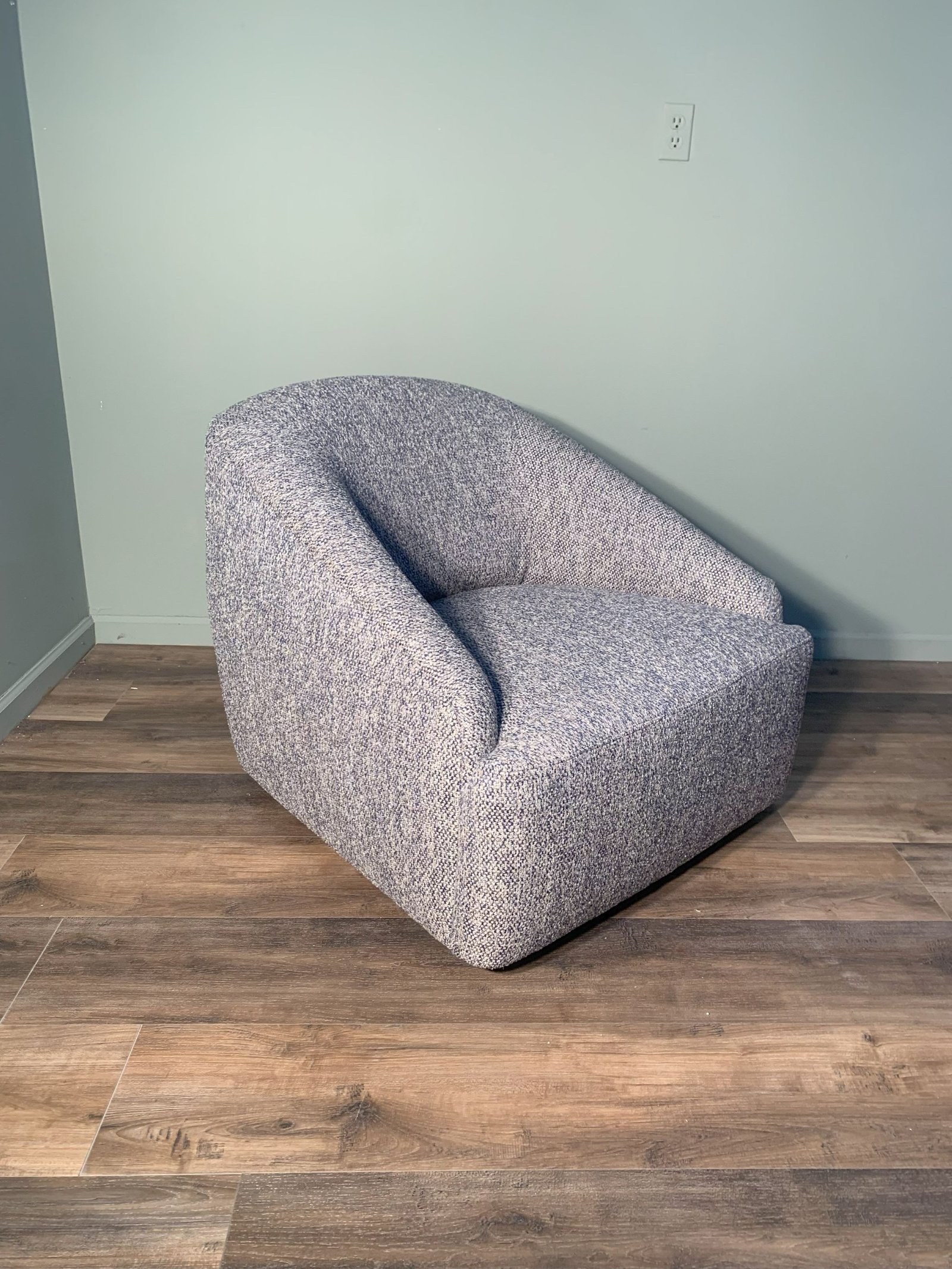 VERNAL SWIVEL CHAIR